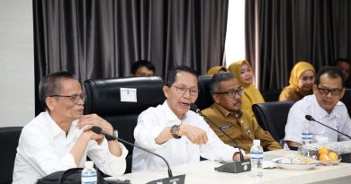 19 PNS Batam Terima SK Pensiun