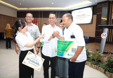 Wako Amsakar – Li Claudia Serahkan Insentif untuk 370 Pendeta Menetap Batam