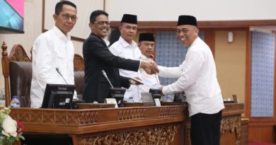 Ketua DPRD Batam Pimpin Paripurna LKPJ Wali Kota Tahun 2024