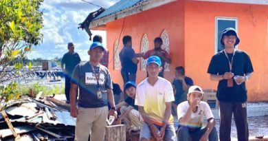 Lagi KKN, Mahasiswa UMRAH Kelompok 48 Goro Bersama Warga Kampung Wak Lolang