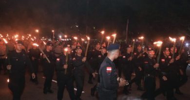 Suasana Semarak, Unsur Pimpinan DPRD Kota Batam Meriahkan Pawai Obor HUT  ke-80 RI