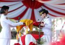 Warga Batam Saksikan Upacara Penurunan Bendera HUT ke-80 RI