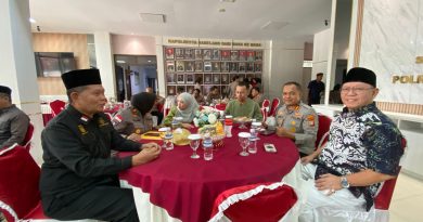 Ketua BWI Batam Hadiri Serah Terima Bantuan 423 Al-Qur’an dan Sembako dari Amjad Foundation Malaysia