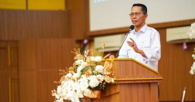 Buka PKKMB Universitas Batam, Amsakar Achmad : Pendidikan Faktor Pendukung Daya Saing SDM