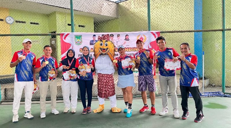 Sekupang Raih Juara Umum Tenis Lapangan Porkot Batam VI