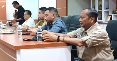Ketua PWI Kepri Cak Saibansah Paparkan Hukum Pers Kepada Kepala Sekolah Se-Kota Batam