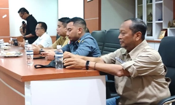Ketua PWI Kepri Cak Saibansah Paparkan Hukum Pers Kepada Kepala Sekolah Se-Kota Batam