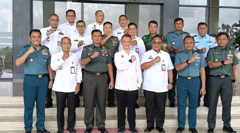 Tim Kemenko Polkam dan Universitas Pertahanan RI Kunker Ke Mako Kogabwilham I dan Koarmada I Tanjungpinang