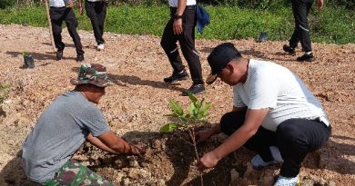 Hijaukan Dompak, Letjen Kunto Arief Wibowo Ajak Prajurit Tanam Pohon Buah