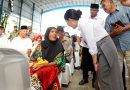 Li Claudia Candra Gandeng DPRD Kota Batam Serahkan Bantuan Sosial Bagi Lansia