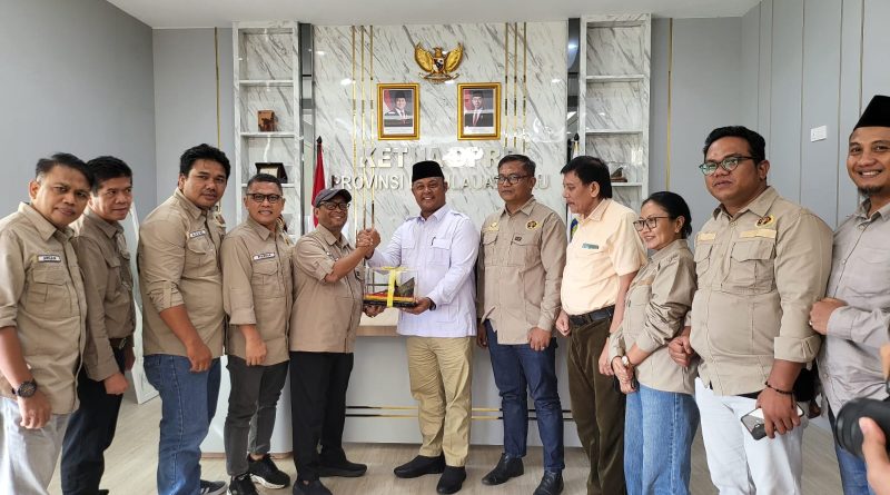 Suasana Cair! PWI Kepri Silaturahmi dengan Ketua DPRD, Penuh Canda dan Keakraban