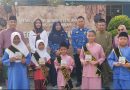 Siswa SD dan SMP Terima Buku Saku Literasi Lingkungan dari Bintan