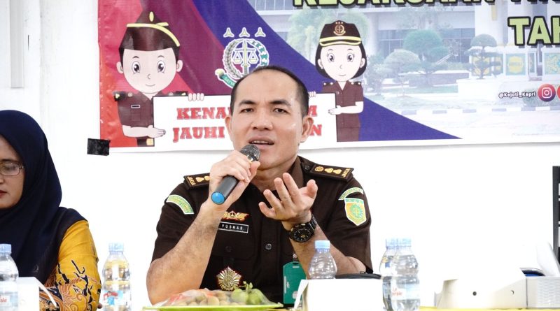 Kejati Kepri Sosialisasikan Bahaya Narkoba ke Siswa SMKN 8 Batam