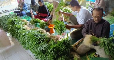 Kekerabatan Haji Tanjungpinang 2024, Berbagi Sedekah Sayuran segar ke Ratusan Jamaah Masjid Raudhatul Mushillin di Tanjungpinang