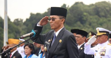Upacara Bendera dan Tabur Bunga Peringatan Hari Pahlawan di Batam, Amsakar-Li Claudia Kobarkan Semangat Pahlawan