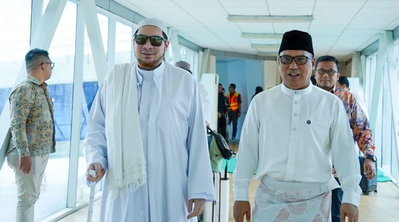 Wagub Nyanyang Dampingi Habib Jindan Jadi Khatib Sholat Jumat di Masjid Alhikmah Tanjungpinang Wagub Nyanyang Dampingi Habib Jindan Jadi Khatib Sholat Jumat di Masjid Alhikmah Tanjungpinang