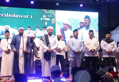 Syahdunya Kepri Bersholawat, Ribuan Jamaah Bersatu di Gurindam 12 Syahdunya Kepri Bersholawat, Ribuan Jamaah Bersatu di Gurindam 12