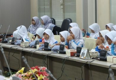 Suryanto Ajak Siswa SD Al Kaffah Mengenal DPRD Batam Lebih Dekat