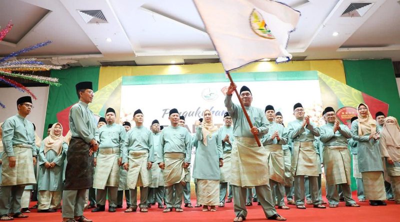 Kukuhkan Pengurus Baru Kerabat Barkad, Amsakar Tekankan Harmoni dan Persaudaraan