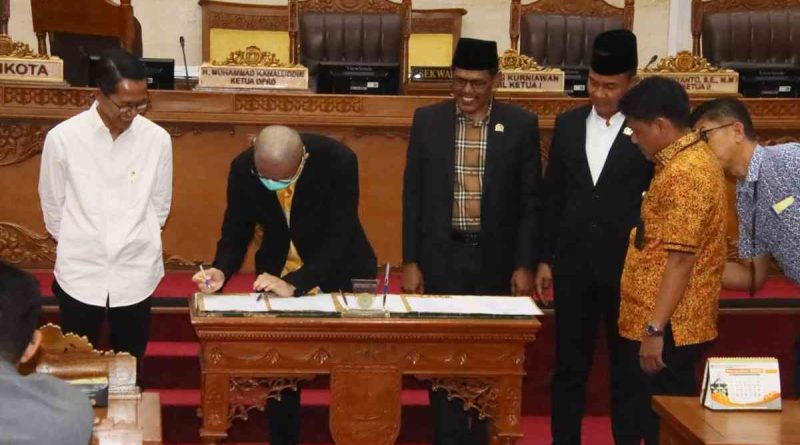 Gelar Rapat Paripurna, DPRD Kota Batam Sahkan Perda APBD 2026 Senilai Rp 4,2 Triliun Lebih