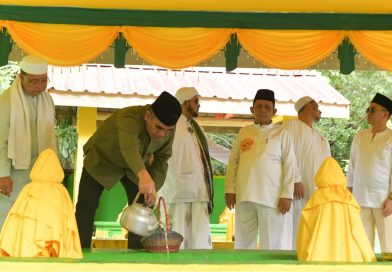 Gubernur Ansar Dampingi Ketua MPR RI dan Habib Syech Tunaikan Salat Jumat di Pulau Penyengat