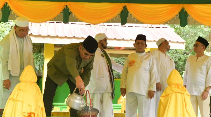 Gubernur Ansar Dampingi Ketua MPR RI dan Habib Syech Tunaikan Salat Jumat di Pulau Penyengat