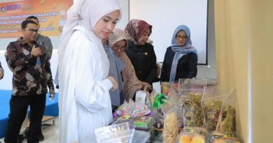 UMKM Kuliner Bintan Dilatih Bikin Pastry, Hafizha : Peluang Sekaligus Tambah Keahlian