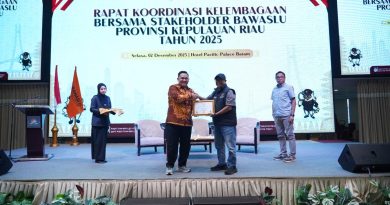PWI Kepri Terima Penghargaan Bawaslu dalam Rakor Pengawasan