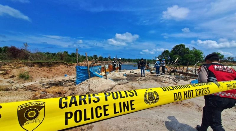 Kubangan Tambang Pasir Ilegal Bermunculan di Bintan, Razia Polisi Ungkap Kerusakan Menganga Kubangan Tambang Pasir Ilegal Bermunculan di Bintan, Razia Polisi Ungkap Kerusakan Menganga