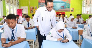 SAS Online Perdana Serentak di 133 Sekolah di Batam, Amsakar Tinjau Langsung di SMPN 12