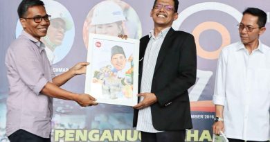 Hadiri HUT Posmetro.co ke-9 dan Auto Show, Ketua DPRD Kota Batam Dapat Apresiasi Tokoh Inspiratif