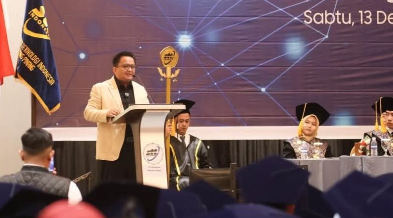 Masih Muda, Bergelar Doktor, Dr Ade Angga Ajak Wisudawan STTI Tanjungpinang Jadi Technopreneur Masa Depan Masih Muda, Bergelar Doktor, Dr Ade Angga Ajak Wisudawan STTI Tanjungpinang Jadi Technopreneur Masa Depan