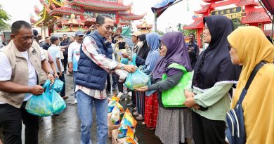 Amsakar-Li Claudia Salurkan 52.500 Paket Sembako Bersubsidi, Kendalikan Inflasi jelang Nataru