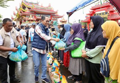 Amsakar-Li Claudia Salurkan 52.500 Paket Sembako Bersubsidi, Kendalikan Inflasi jelang Nataru Amsakar-Li Claudia Salurkan 52.500 Paket Sembako Bersubsidi, Kendalikan Inflasi jelang Nataru