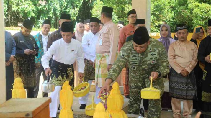 Muhammad Yunus Hadiri Ziarah Makam Zuriat Nong Isa, Menyusuri Akar Sejarah Batam