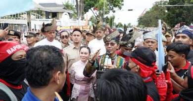 Di Sela Peringatan Hari Jadi Batam ke-196, Amsakar-Li Claudia Sempatkan Terima Aksi Damai Buruh