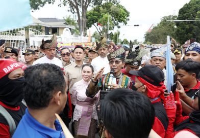 Di Sela Peringatan Hari Jadi Batam ke-196, Amsakar-Li Claudia Sempatkan Terima Aksi Damai Buruh