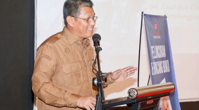 Dari Anak Pulau ke Pamong Kota, Kisah Inspiratif Azman DibukukanAnak Pulau