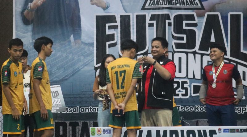 Ketua Askot PSSI Ade Angga: Selamat kepada para Juara. Terus Berlatih Hingga Sampai ke Tempat yang Lebih Tinggi.