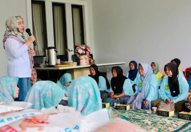 Di Balik Kota yang Bersih, Ada Perempuan Tangguh Erlita Amsakar Beri Apresiasi Nyata