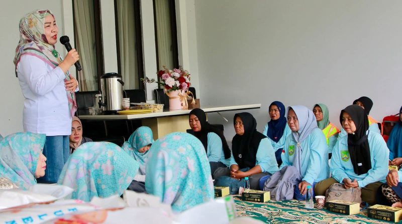 Di Balik Kota yang Bersih, Ada Perempuan Tangguh Erlita Amsakar Beri Apresiasi Nyata