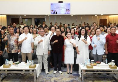 Hadiri Perayaan Natal Bersama, Amsakar Ajak Pegawai Bangun Energi Kolektif Hadiri Perayaan Natal Bersama, Amsakar Ajak Pegawai Bangun Energi Kolektif