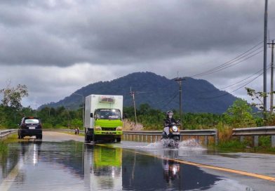 Air Laut Naik, Jalan Lintas Barat Bintan Terendam Banjir Rob, Lalu Lintas Melambat, Warga Diminta Waspada
