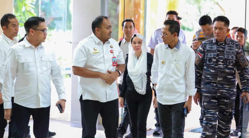 Amsakar-Li Claudia Salurkan Bantuan Rp4,8 M, Wagub Aceh Titip Salam untuk Warga Batam