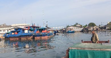 Angin Utara Mengamuk, Nelayan Tertahan, Harga Ikan Melambung Tinggi