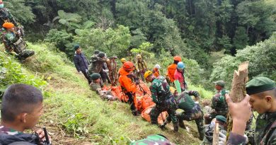 Cuaca Ekstrem, Prajurit TNI Berhasil Temukan Seluruh Korban Pesawat ATR 42-500