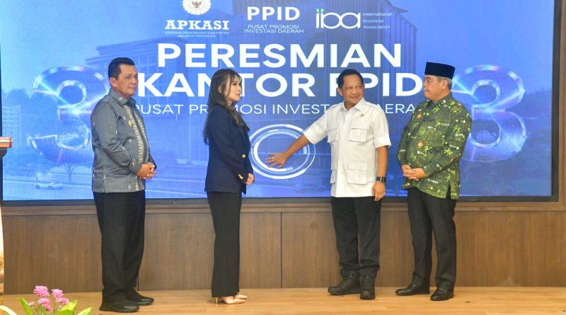 Gubernur Ansar Hadiri Peresmian PPID di Batam, Membuka Gerbang Promosi Investasi Daerah ke Dunia