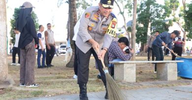 Bersih Pantai, Bersih Hati: Polda Kepri Sambut Ramadhan di OcarinaPagi itu, angin laut Pantai Ocarina berhembus lembut