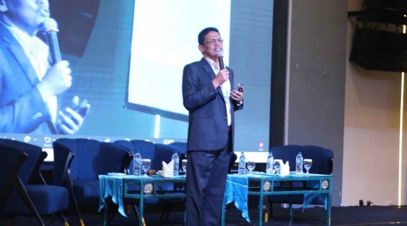 Urun Rembuk Arah Baru Otonomi Daerah, Ketua DPRD Batam Pimpin Diskusi Panel Rakernas Adeksi