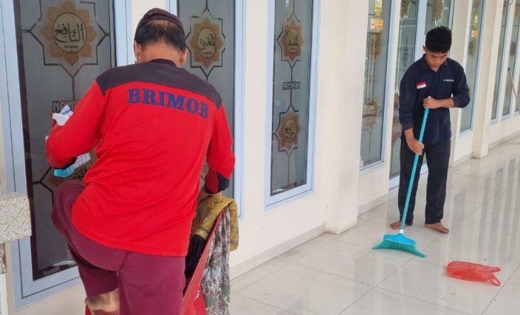 Sambut Ramadan 1447 H, Jamaah Masjid Namirah Bengkong Gelar Goro Bersih Masjid